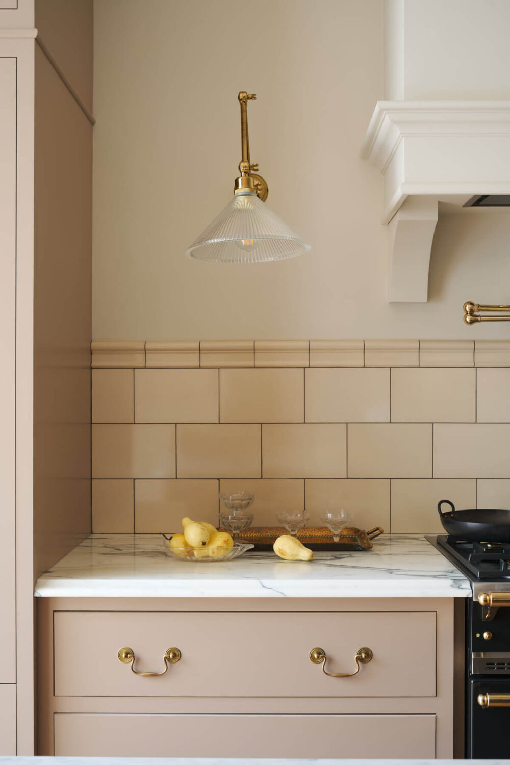 A Pink deVOL Shaker Kitchen with a Glazed Pantry in an Edwardian House 10 4.TheRealShakerKitchen-deVOL_LOW-RES