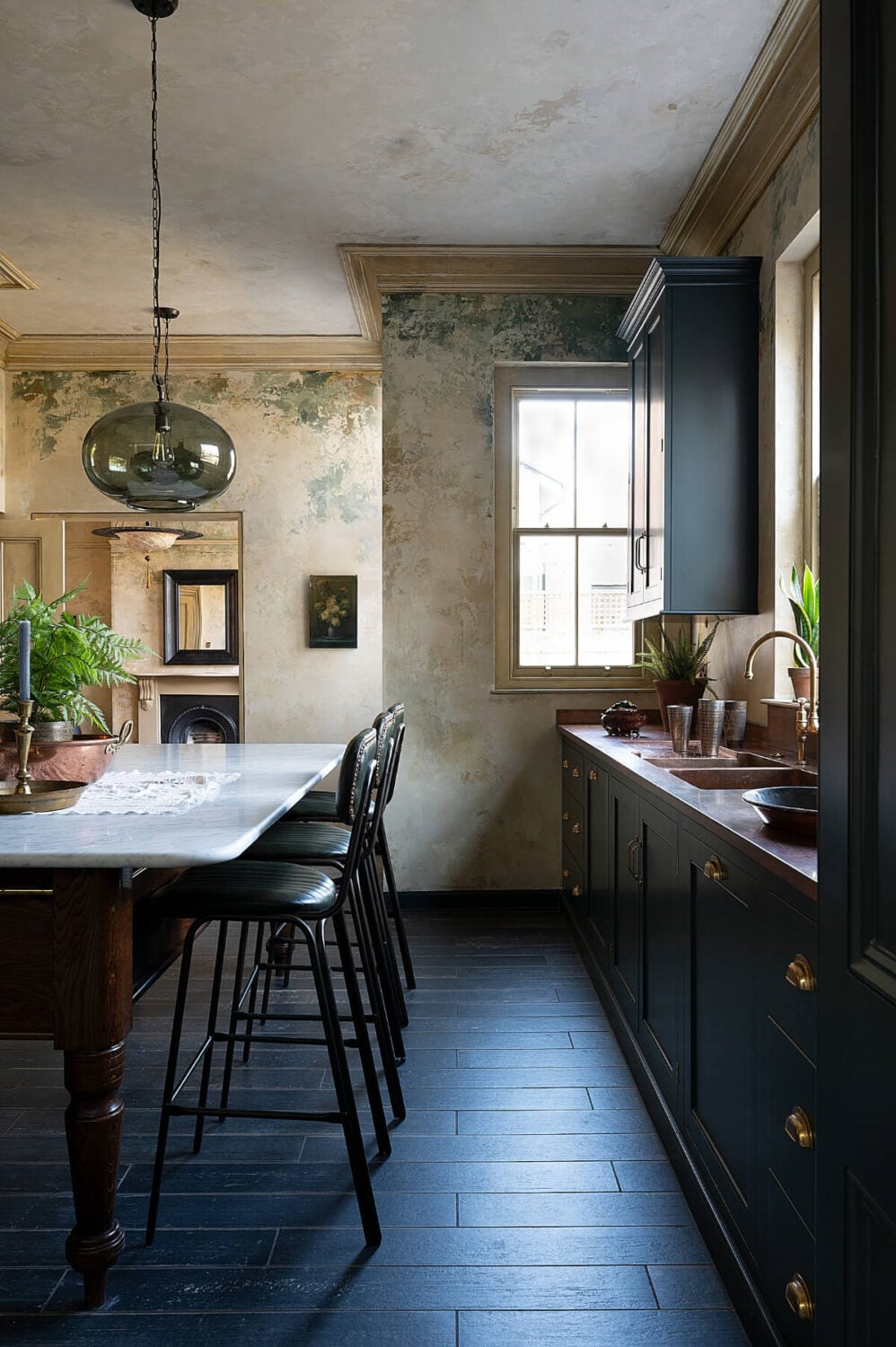 A Green Classic English deVOL Kitchen in a Restored Georgian House 5 5.TheClassicEnglishKitchen deVOL LOW RES A Green Classic English deVOL Kitchen in a Restored Georgian House