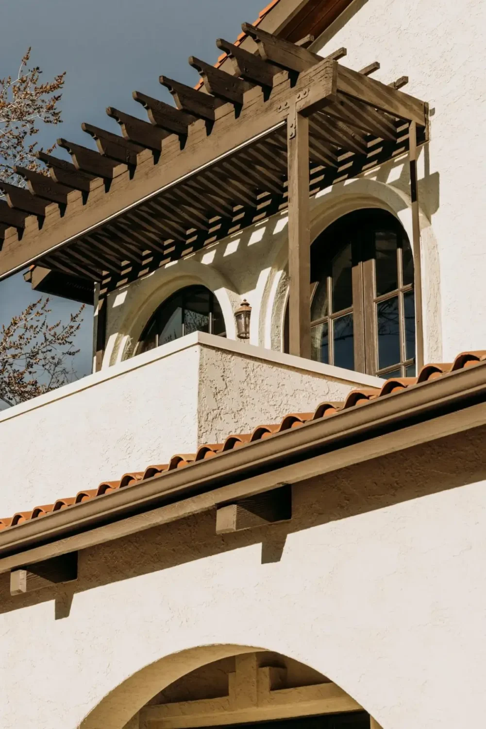 Spanish Hacienda Meets Custom Craftsmanship in a Colorado Home 38 FrontOfHouse_cg2kuw