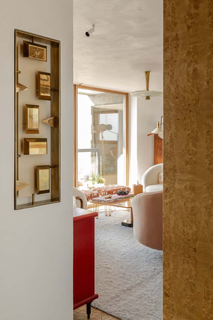 Oak and Marble in a Spectacular Brutalist Apartment in London 13 a0O0X00000QXTjpUAH N63 webres Oak and Marble in a Spectacular Brutalist Apartment in London