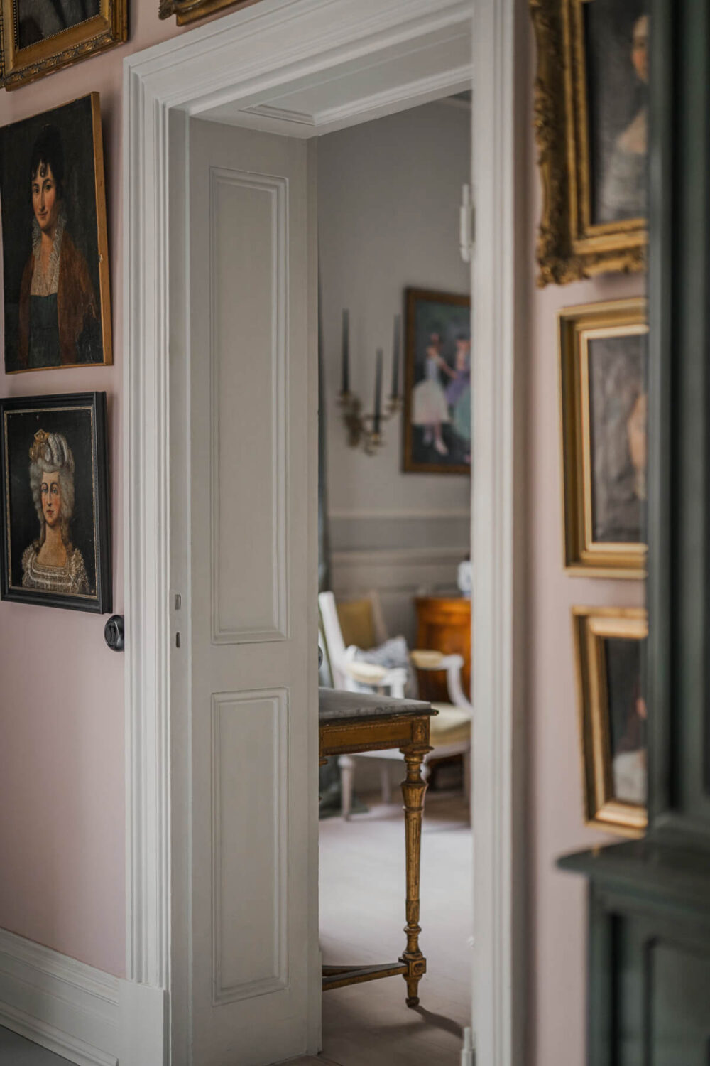 A Spectacular Kitchen and Antiques in a Late 19th-Century Apartment 11 antique art