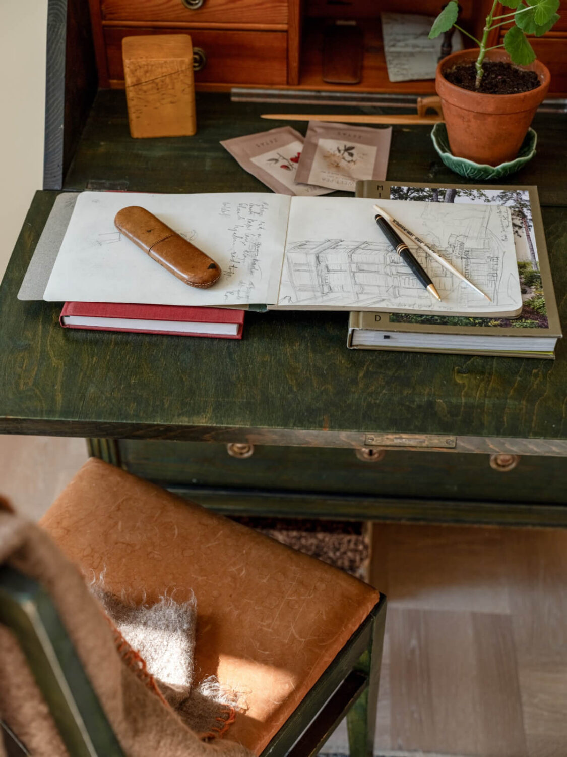 A Tiny Apartment Filled with Books and a Midcentury-Style Kitchen 10 antique desk