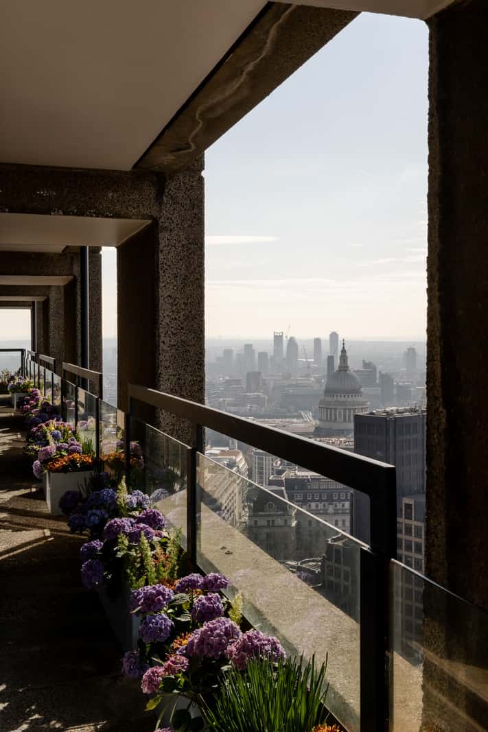 Oak and Marble in a Spectacular Brutalist Apartment in London 21 balcony london view Oak and Marble in a Spectacular Brutalist Apartment in London