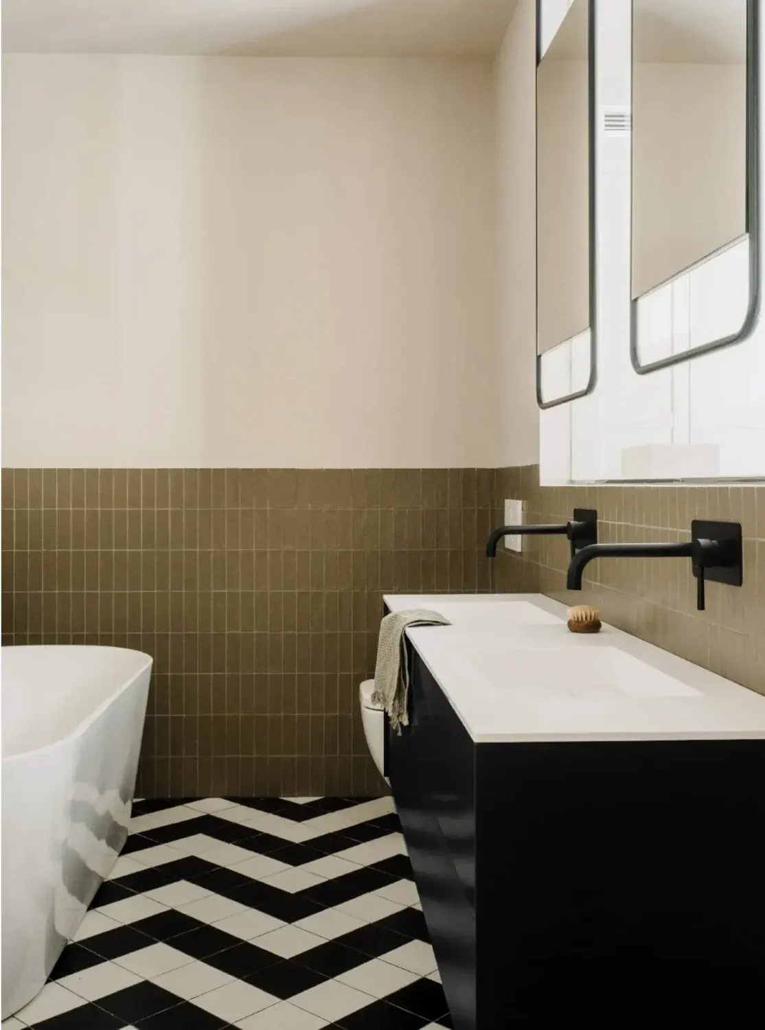 A Luxurious Palma Residence Where Historic Charm Meets Modern Elegance 10 bathroom black and white floor
