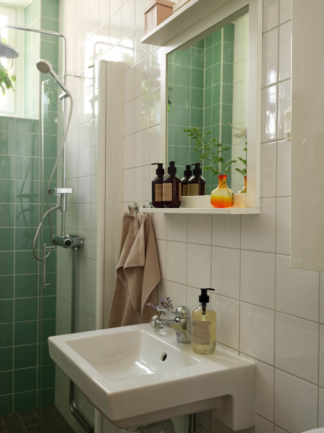 A Nature-Inspired Color Palette in a Stockholm Apartment 24 bathroom detail
