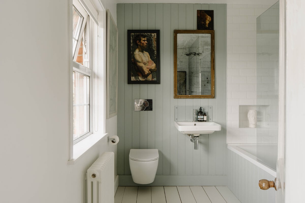 A Bright English Seaside Home Owned by Artists 27 bathroom white wooden floor light blue paneling