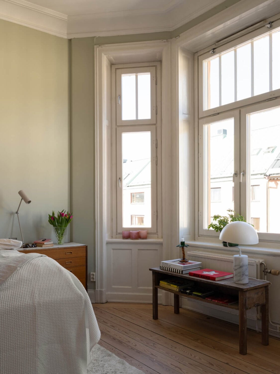 Turn-of-the-Century Charm and Site-Built Storage in a Stockholm Apartment 18 bedroom bay window