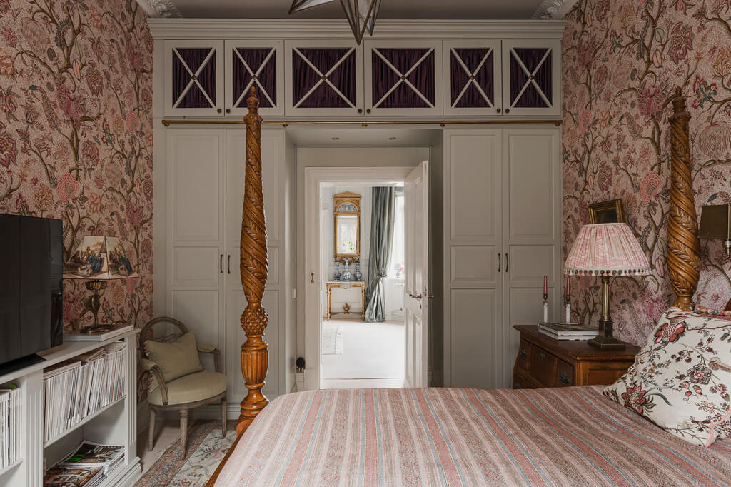 A Spectacular Kitchen and Antiques in a Late 19th-Century Apartment 24 bedroom built-in wardrobes