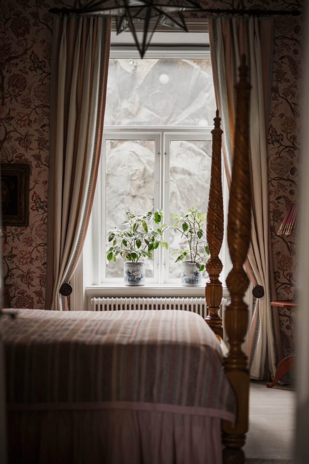 A Spectacular Kitchen and Antiques in a Late 19th-Century Apartment 23 bedroom detail