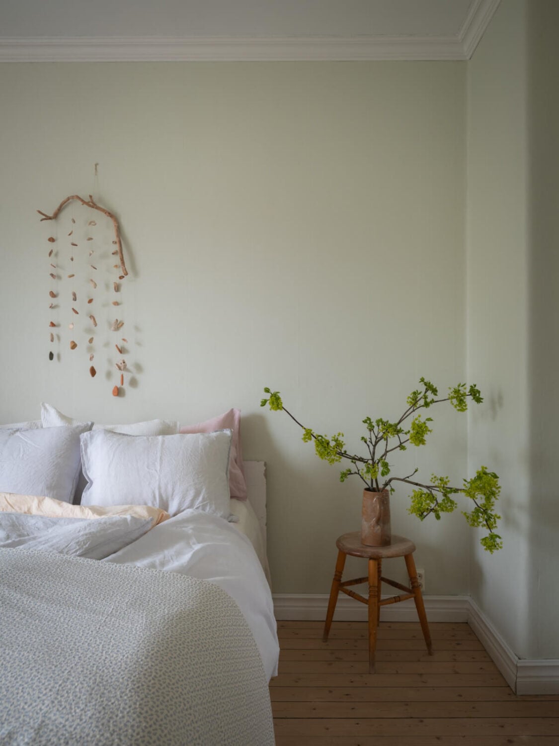 A Soft Color Palette and a Charming Kitchen in a Swedish Apartment 25 bedroom detail