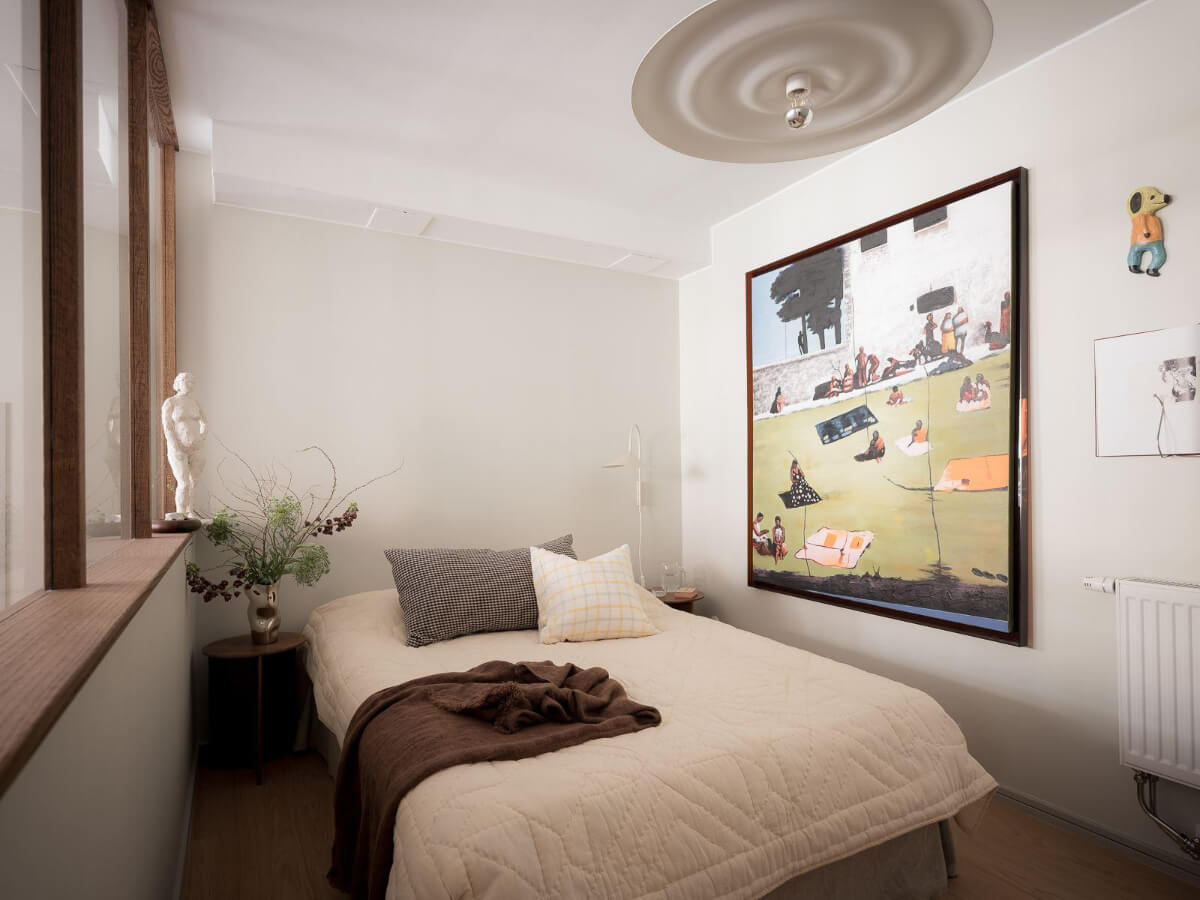 A Modern Split-Level Apartment in a Former Bakery 17 bedroom large art