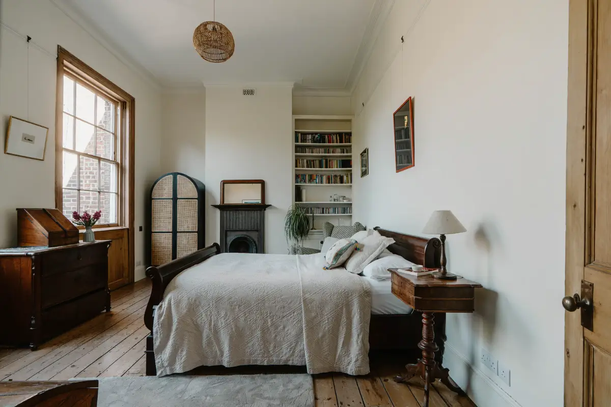 A Grand Regency-Style House with a Mature Garden in London 14 bedroom large window bookshelves fireplace