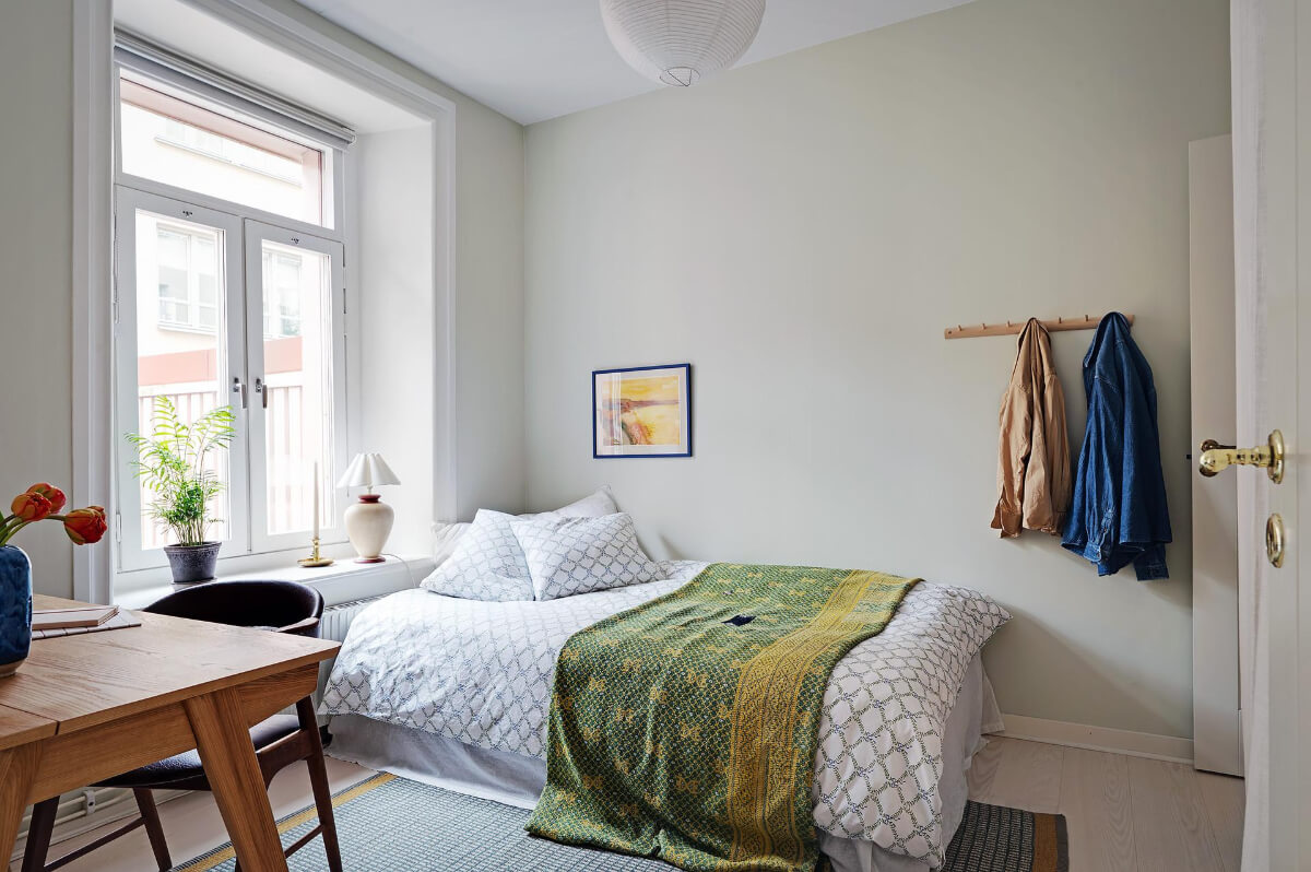 Pink and Blue Tones in a Late 19th-Century Apartment 23 bedroom light walls desk