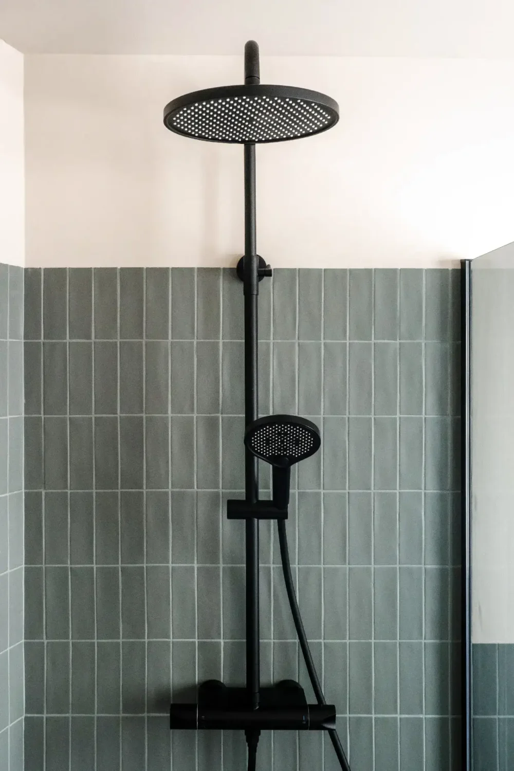 A Luxurious Palma Residence Where Historic Charm Meets Modern Elegance 16 black shower fittings A Luxurious Palma Residence Where Historic Charm Meets Modern Elegance