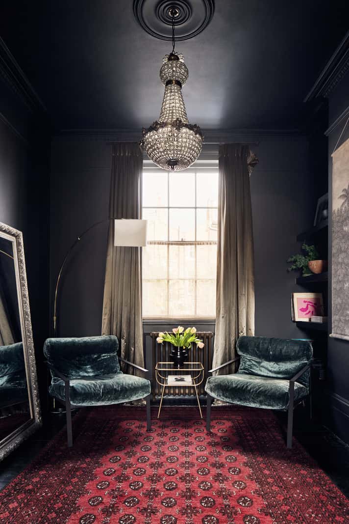 Light and Dark in a Spacious Victorian Townhouse in London 2 black sitting room