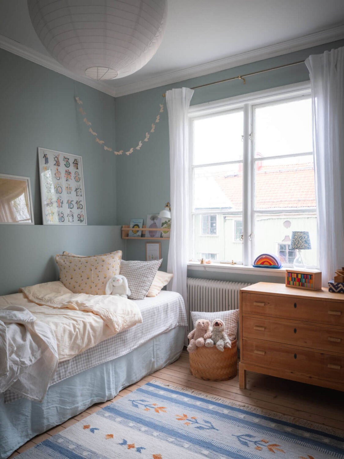 A Soft Color Palette and a Charming Kitchen in a Swedish Apartment 30 blue kids bedroom large rug display ledge