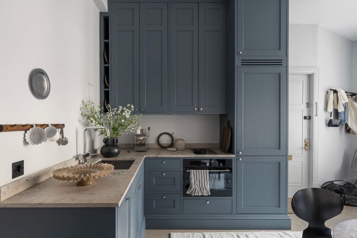 A Stylish Swedish Studio Apartment with a Blue Kitchen 4 blue kitchen small apartment