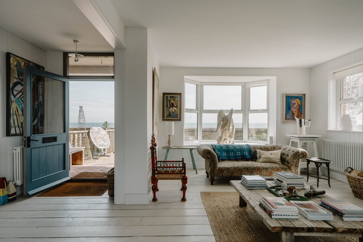 A Bright English Seaside Home Owned by Artists 4 bright open living space seaside home
