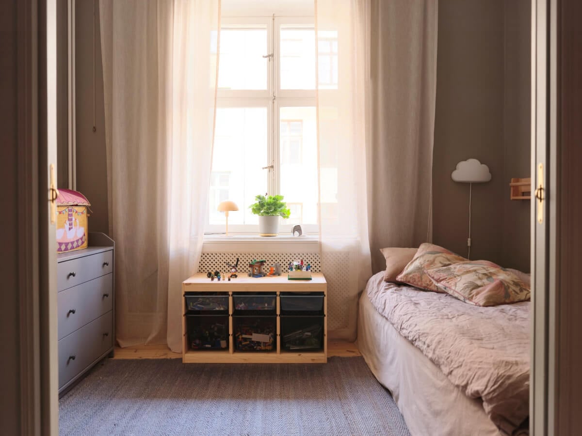 A Spacious Turn-of-the-Century Apartment with Nice Color Accents 25 calm kids bedroom large rug