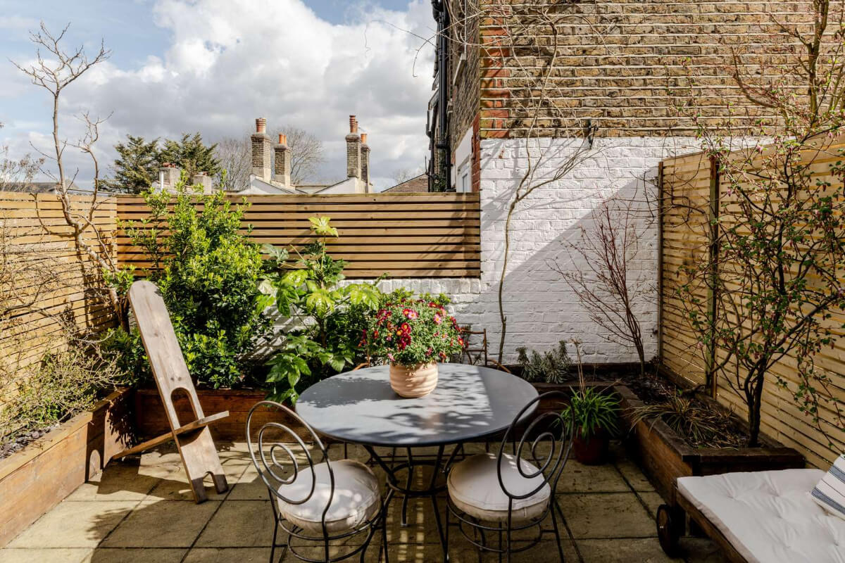 Reclaimed Materials and Custom Storage in a Serene London Home 21 city garden