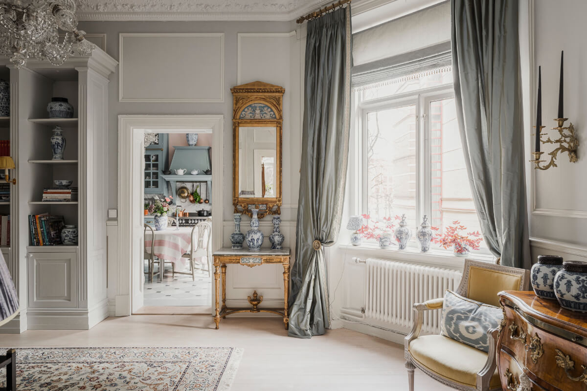 A Spectacular Kitchen and Antiques in a Late 19th-Century Apartment 15 classic living room antique art furniture large window