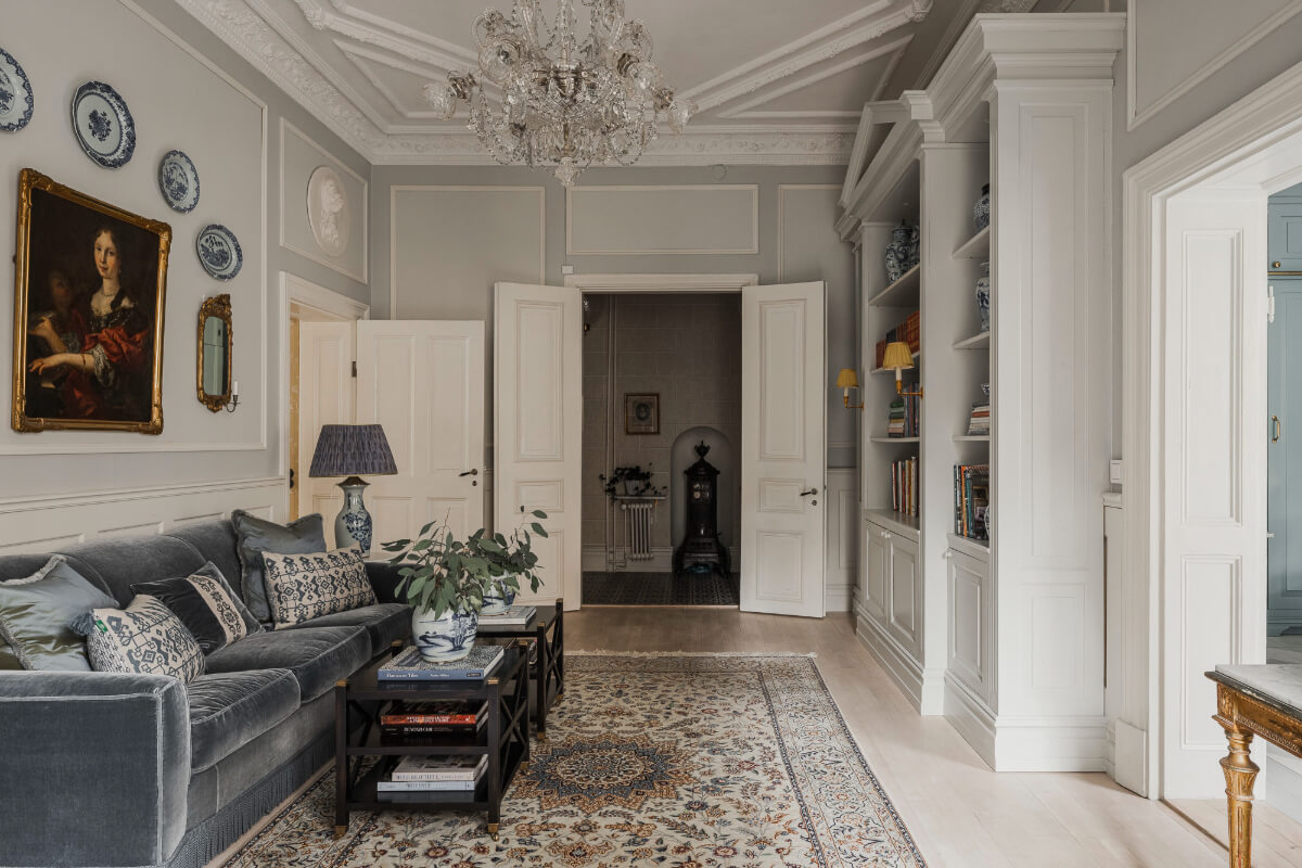 A Spectacular Kitchen and Antiques in a Late 19th-Century Apartment 16 classic living room bookcases antique
