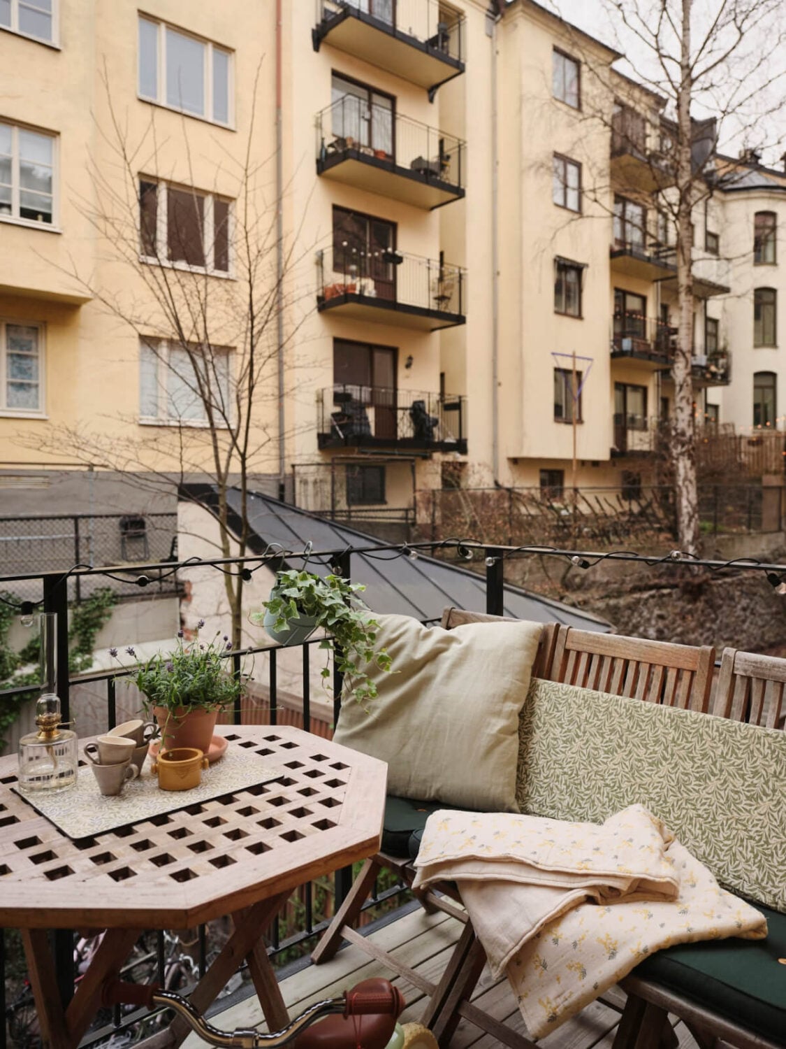 Classic Elements and Light Rooms in a Lovely Family Apartment 22 courtyard balcony