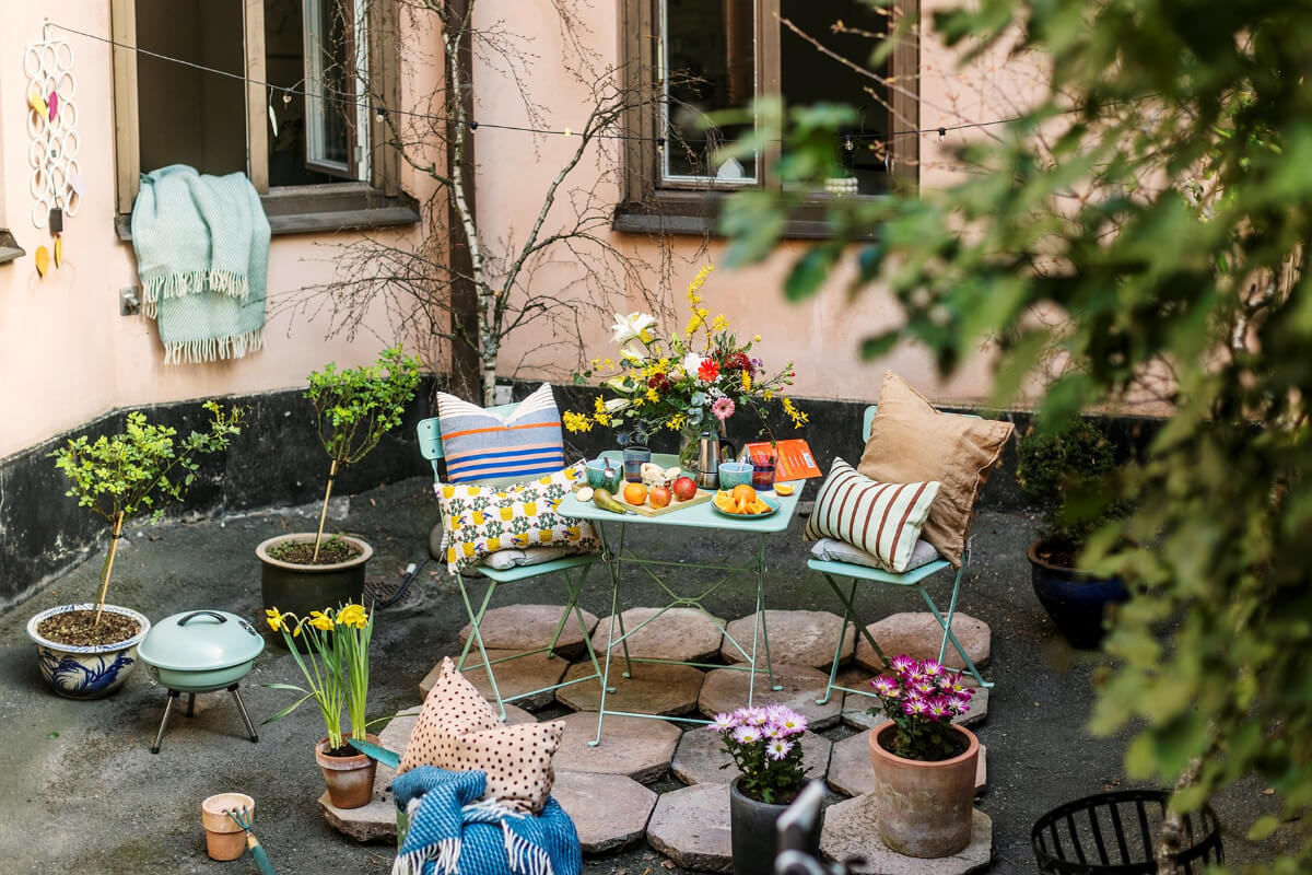 A Bright Family Apartment in Södermalm 22 courtyard seating ikea table