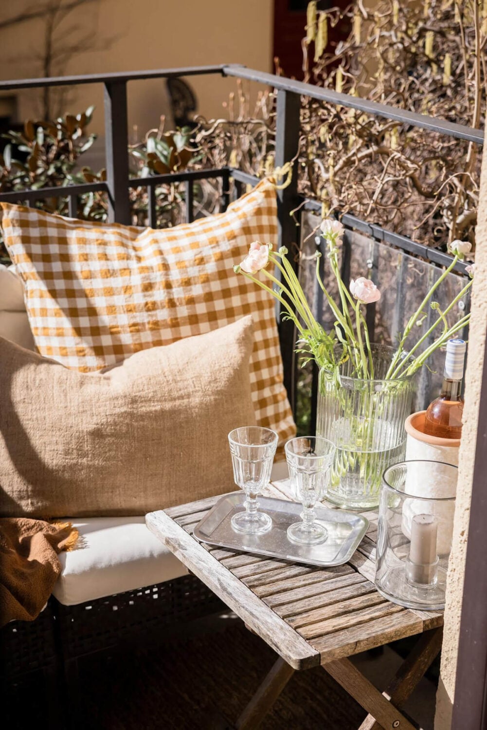 A Bright One-Bedroom Apartment with a Large Balcony 28 cozy balcony seating