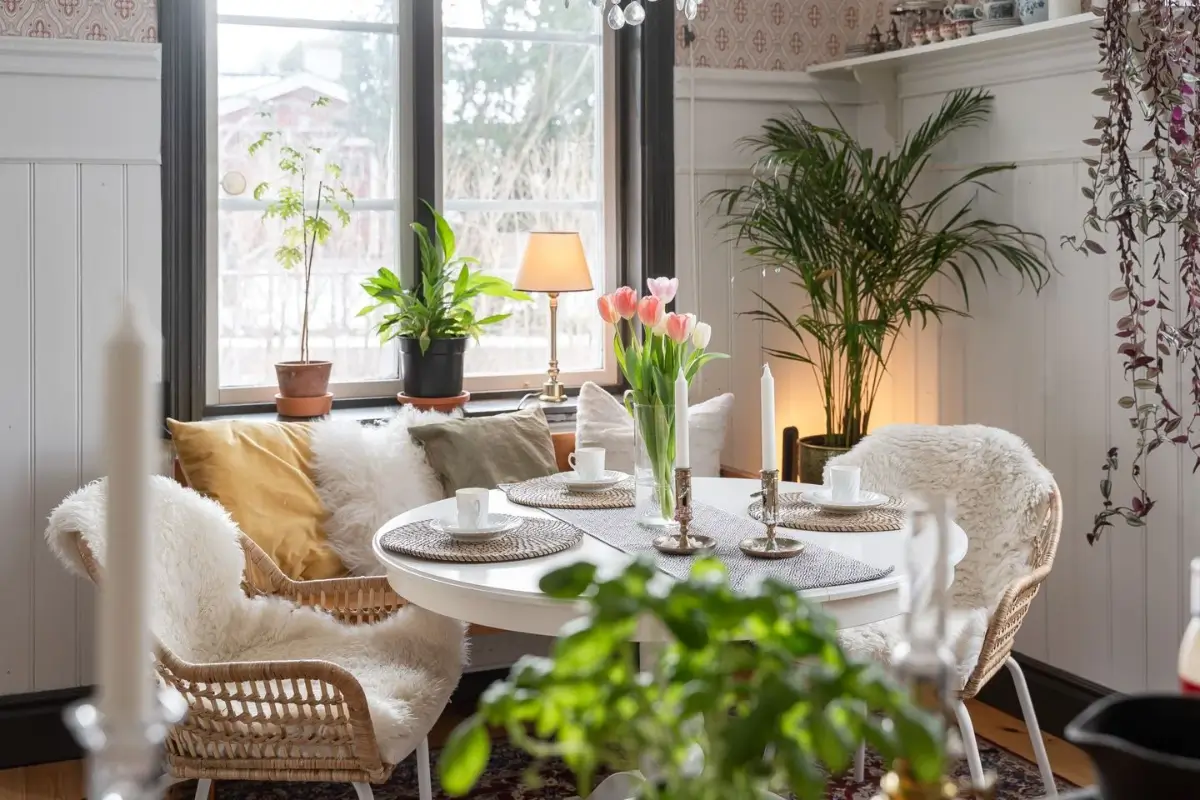 A Cozy Country House in Sweden Filled with Wallpapers 4 cozy dining table