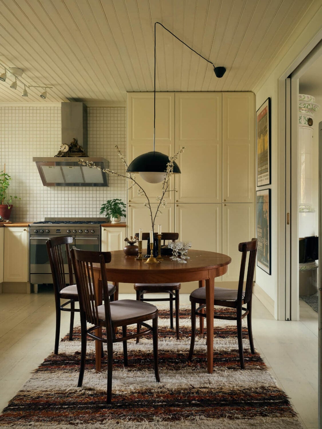 A Charming Semi-Detached House in the First Garden Town of Stockholm 9 cozy kitchen round wooden dining table