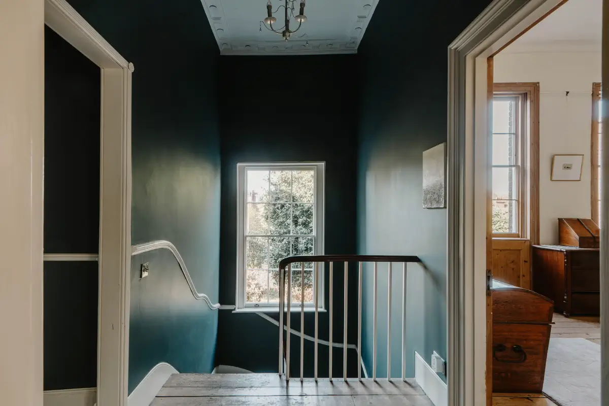 A Grand Regency-Style House with a Mature Garden in London 13 dark blue staircase
