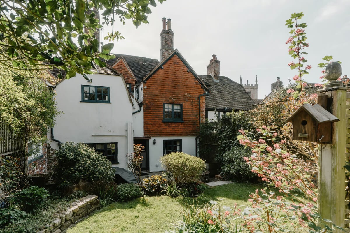 Serene Colors and Historic Elements in an Elizabethan Home in Wiltshire 29 elizabethan house garden exterior