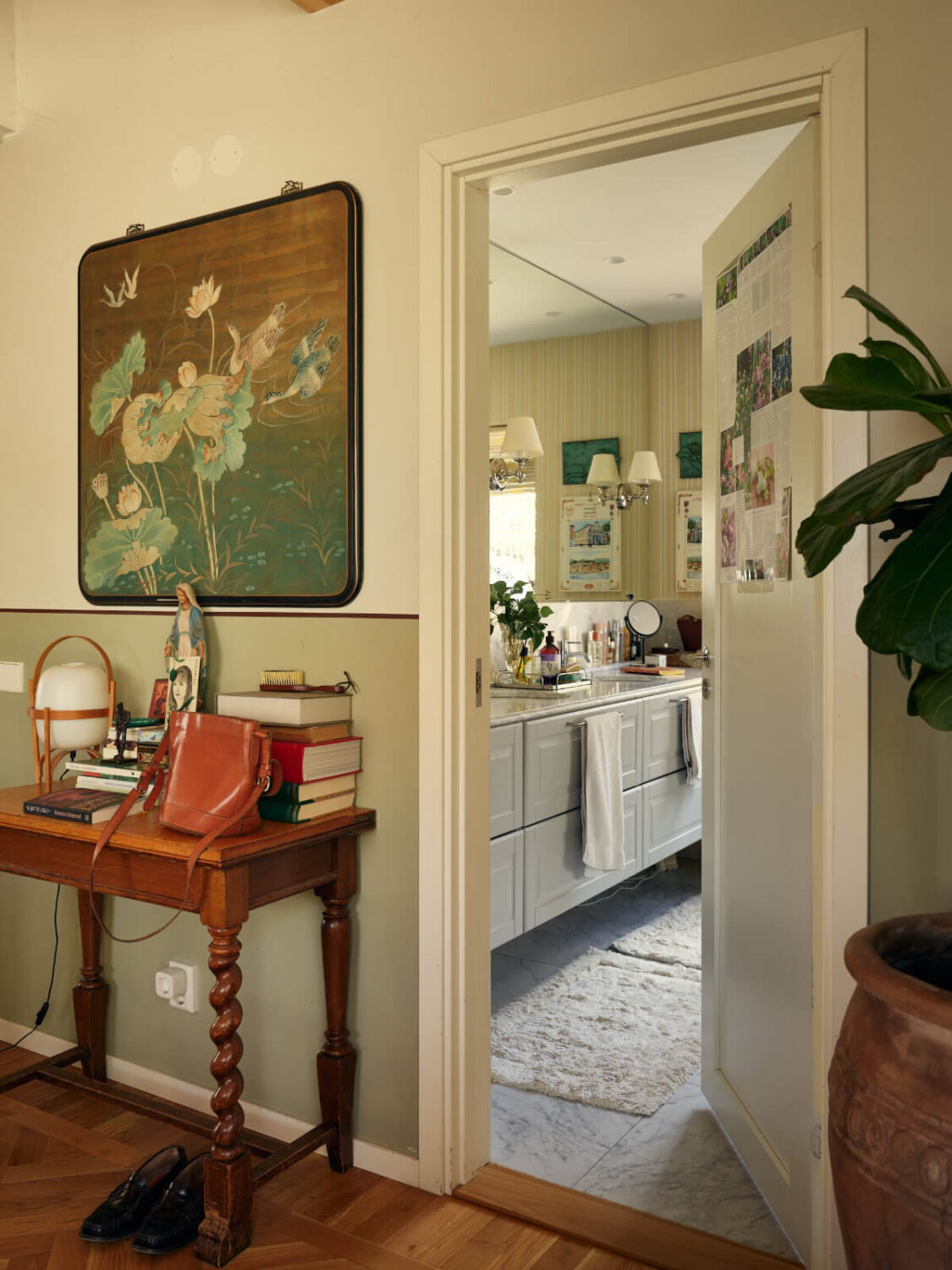 A Personal and Cozy 1960s Family Home in Sweden 16 en-suite bathroom