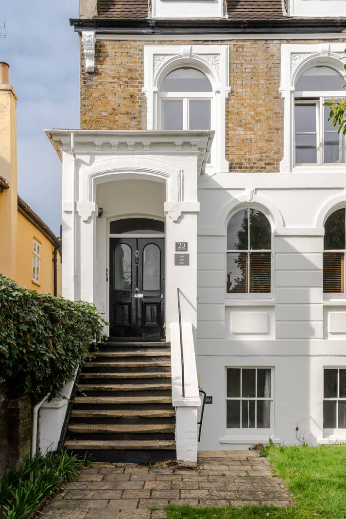 A Serene Color Palette and Arched Windows in a Small English Apartment 15 entrance english apartment