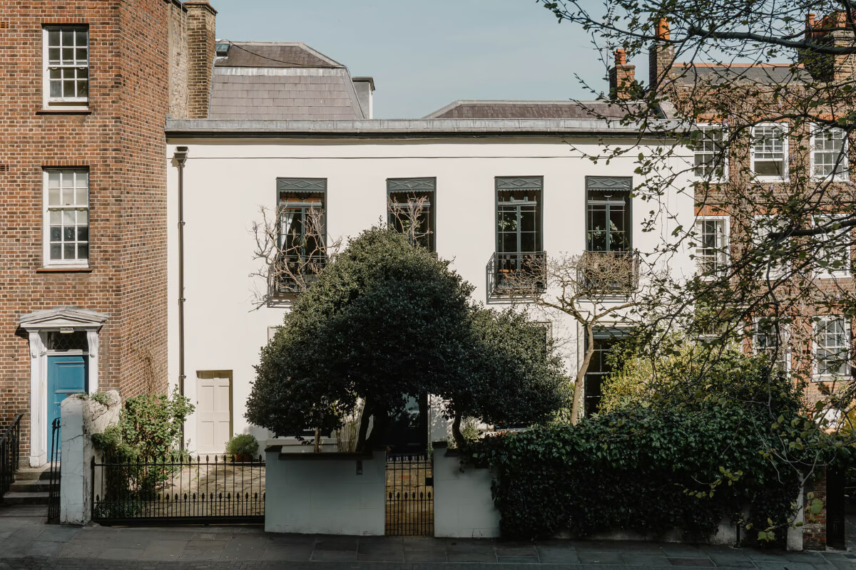 A Grand Regency-Style House with a Mature Garden in London 27 exterior regency townhouse hampstead london