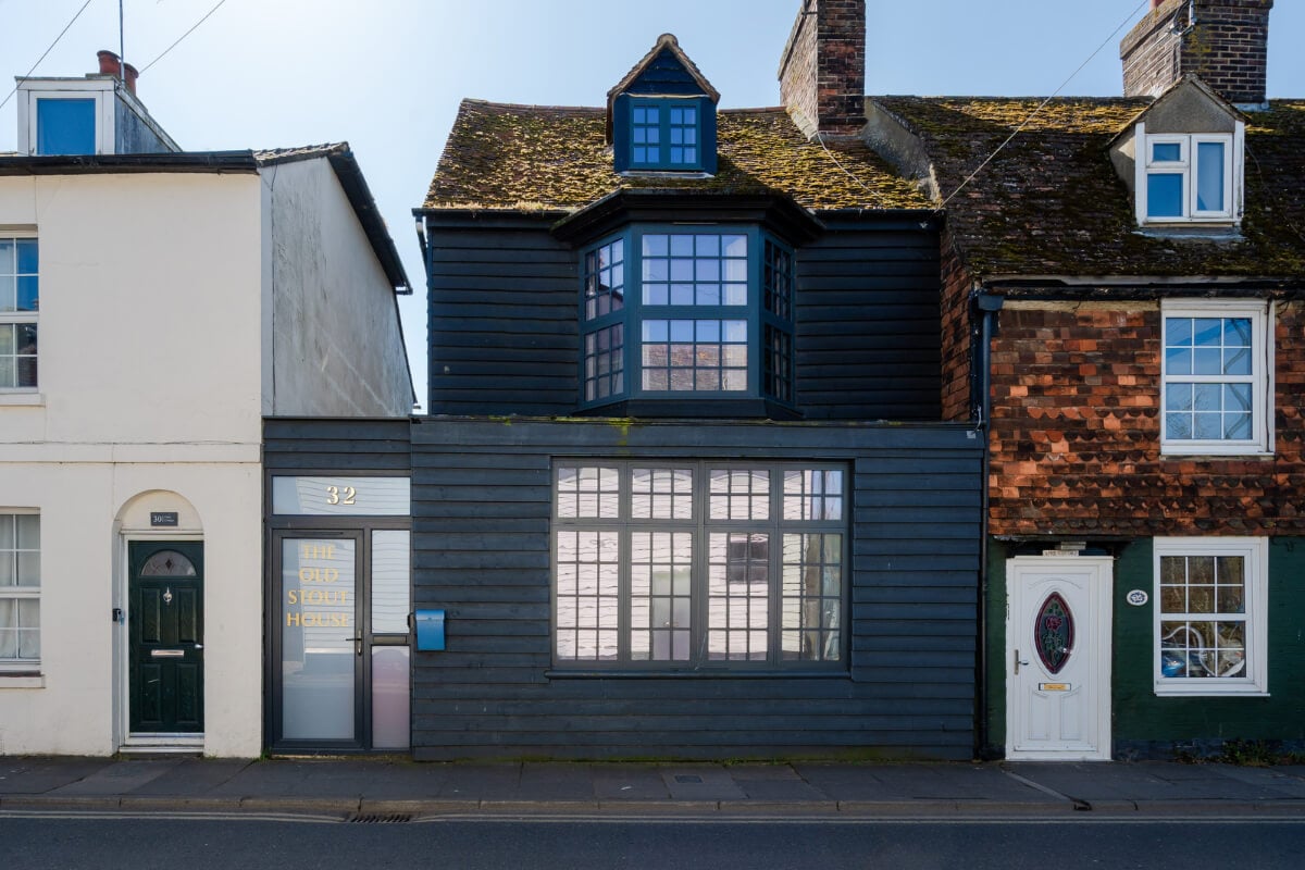 Colorful Design and Historic Features in a Charming English Home 29 facade black wooden house rye east sussex nordroom
