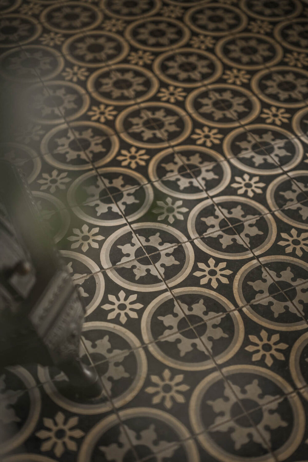 A Spectacular Kitchen and Antiques in a Late 19th-Century Apartment 31 floor detail