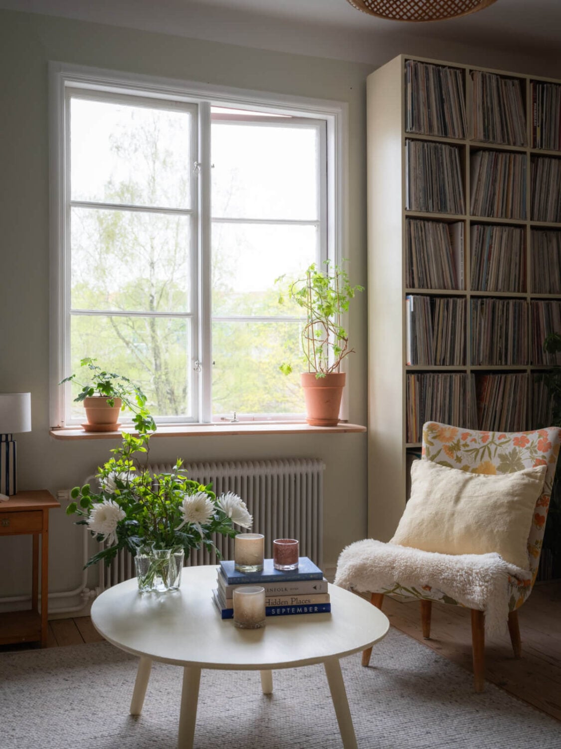 A Soft Color Palette and a Charming Kitchen in a Swedish Apartment 17 floral chair