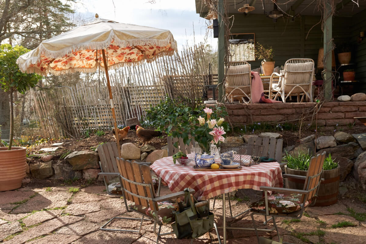 A Personal and Cozy 1960s Family Home in Sweden 36 garden