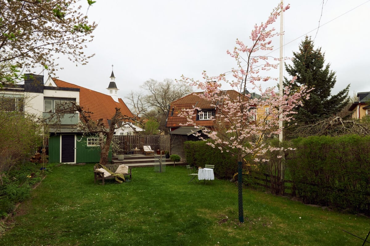 A Charming Semi-Detached House in the First Garden Town of Stockholm 34 garden