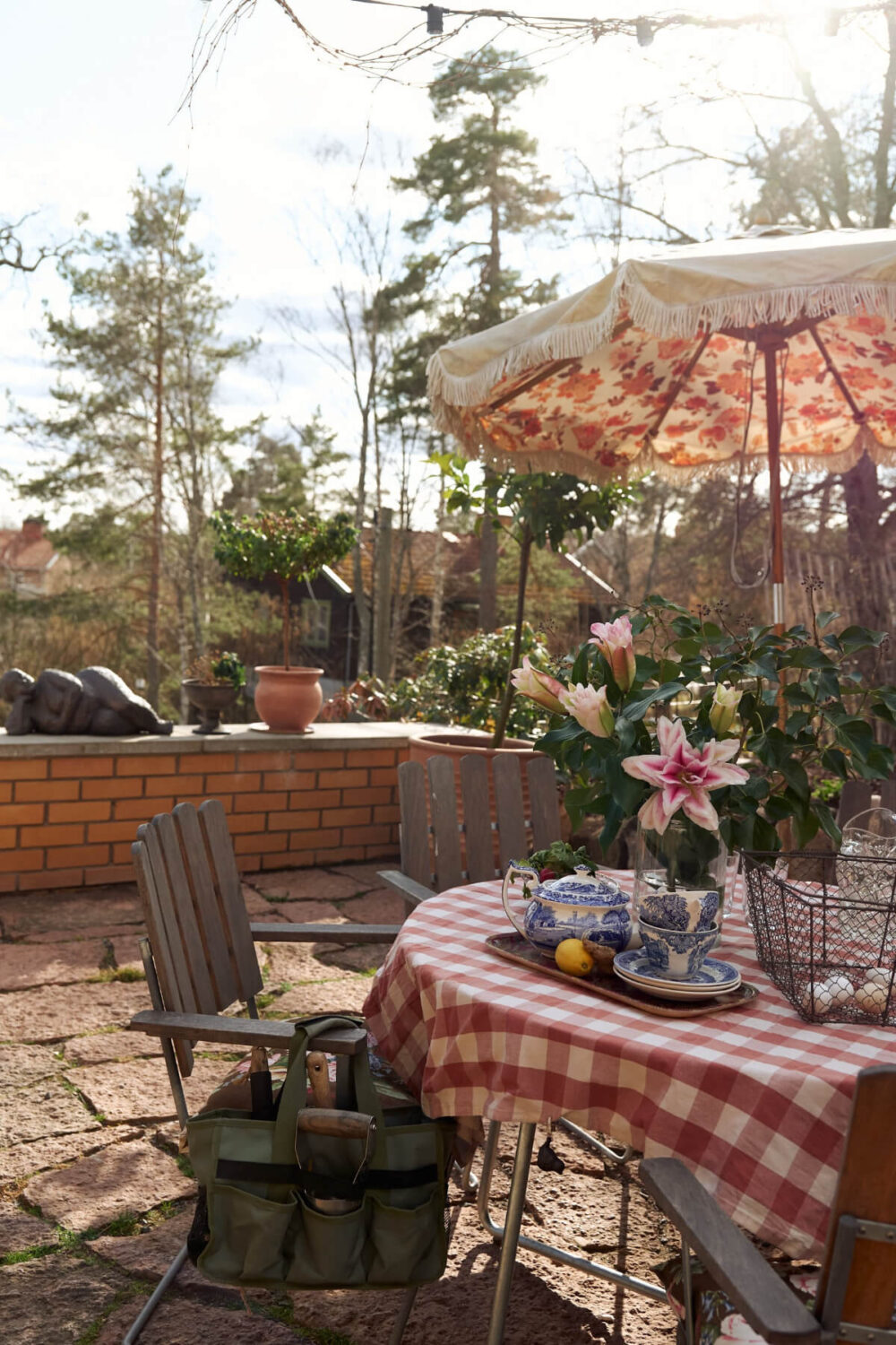 A Personal and Cozy 1960s Family Home in Sweden 37 garden dining table