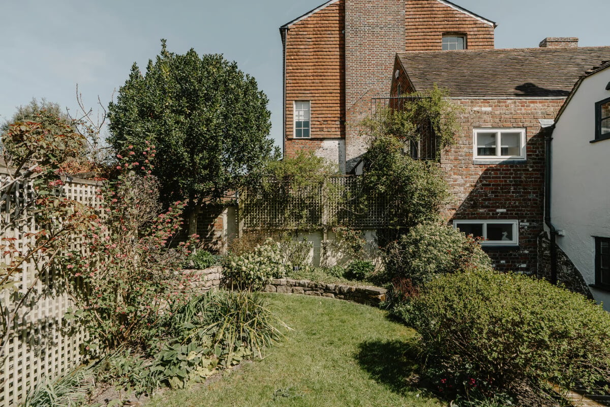 Serene Colors and Historic Elements in an Elizabethan Home in Wiltshire 26 garden elizabethan house