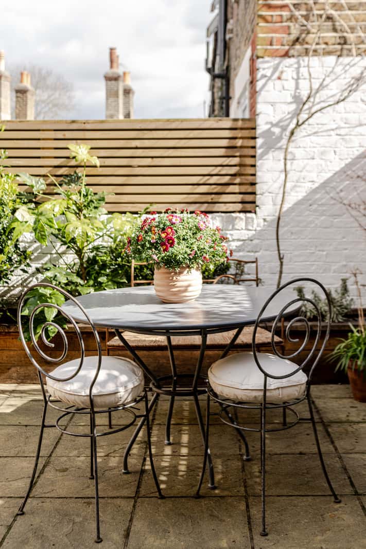Reclaimed Materials and Custom Storage in a Serene London Home 20 garden table