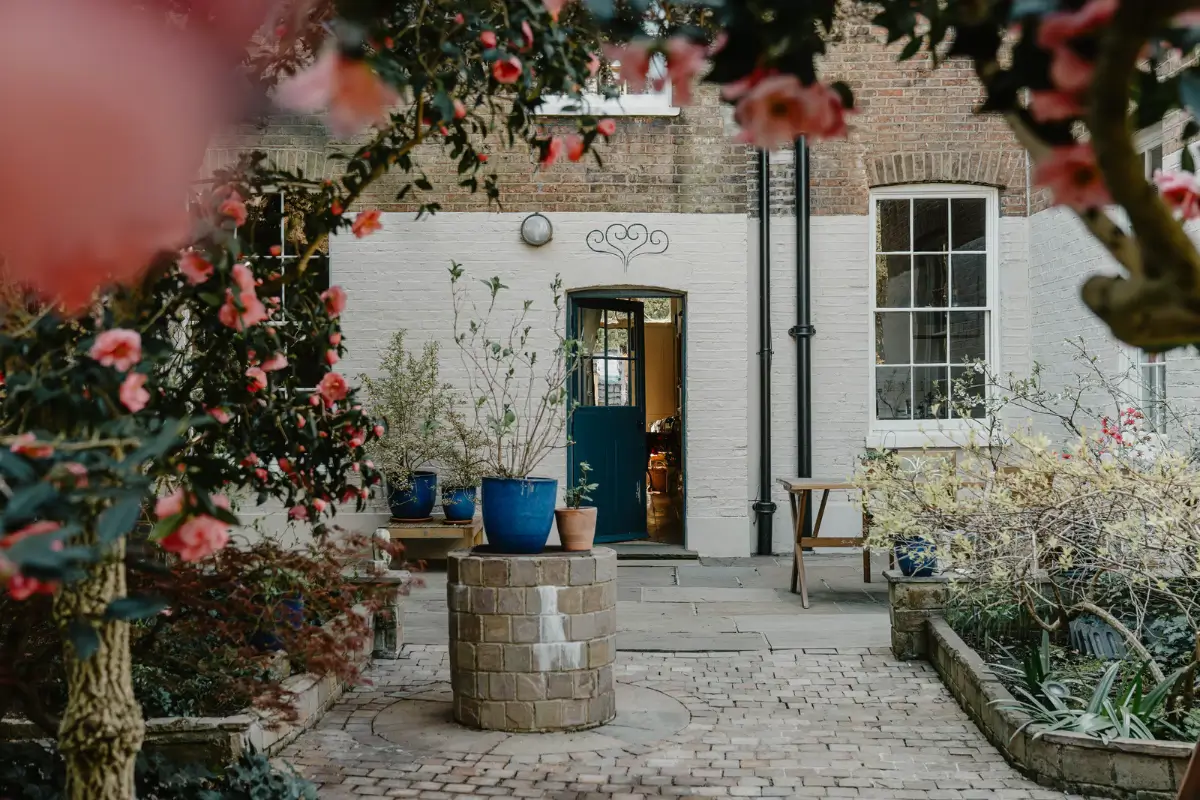 A Grand Regency-Style House with a Mature Garden in London 24 garden terrace