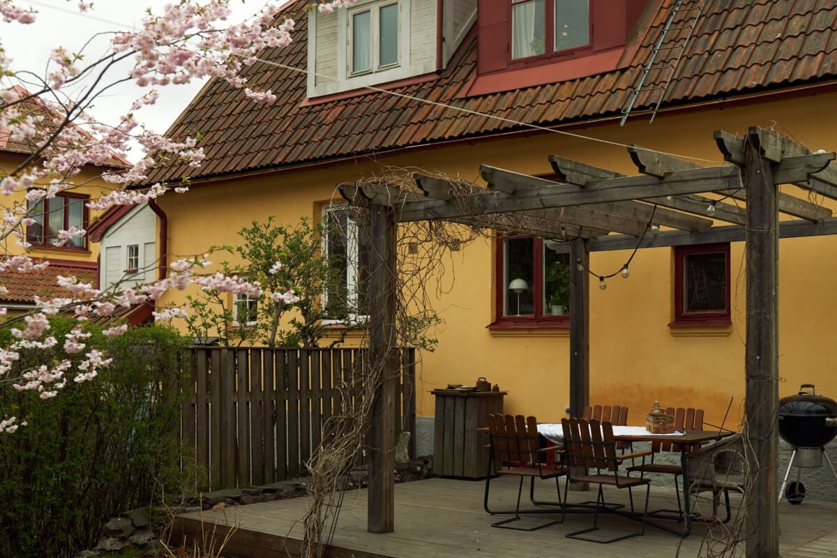 A Charming Semi-Detached House in the First Garden Town of Stockholm 32 garden terrace pergola