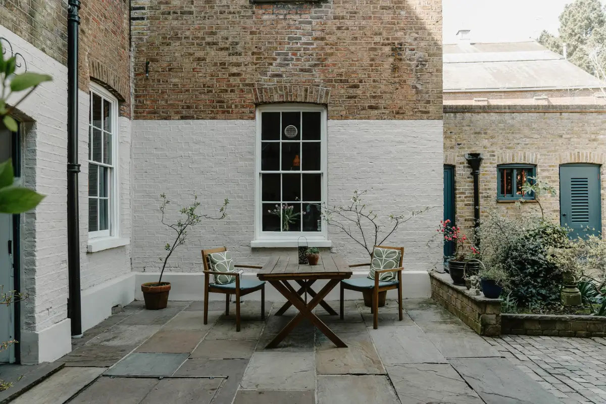 A Grand Regency-Style House with a Mature Garden in London 23 garden terrace white painted brick wall