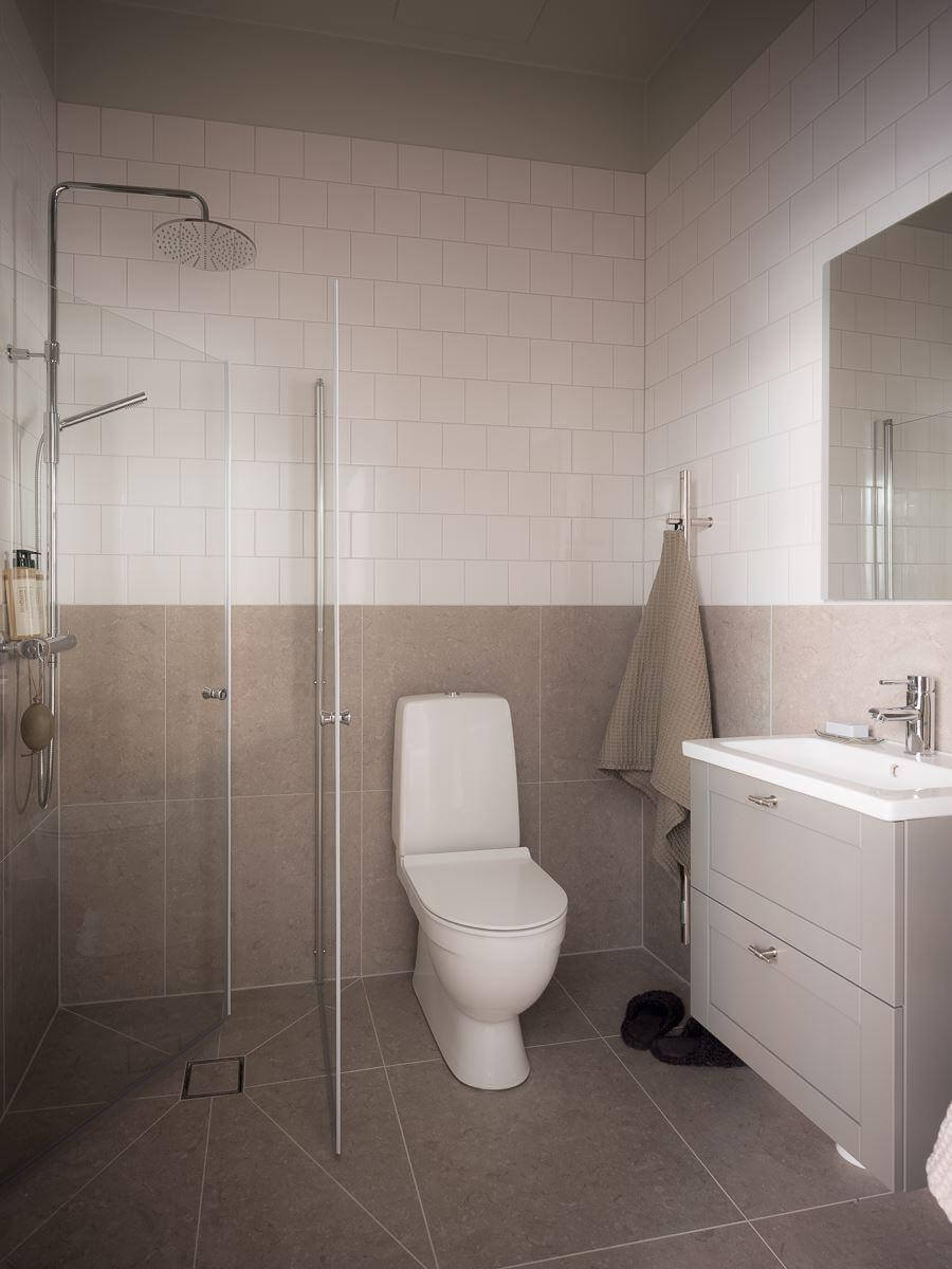 A Modern Split-Level Apartment in a Former Bakery 24 gray and white bathroom