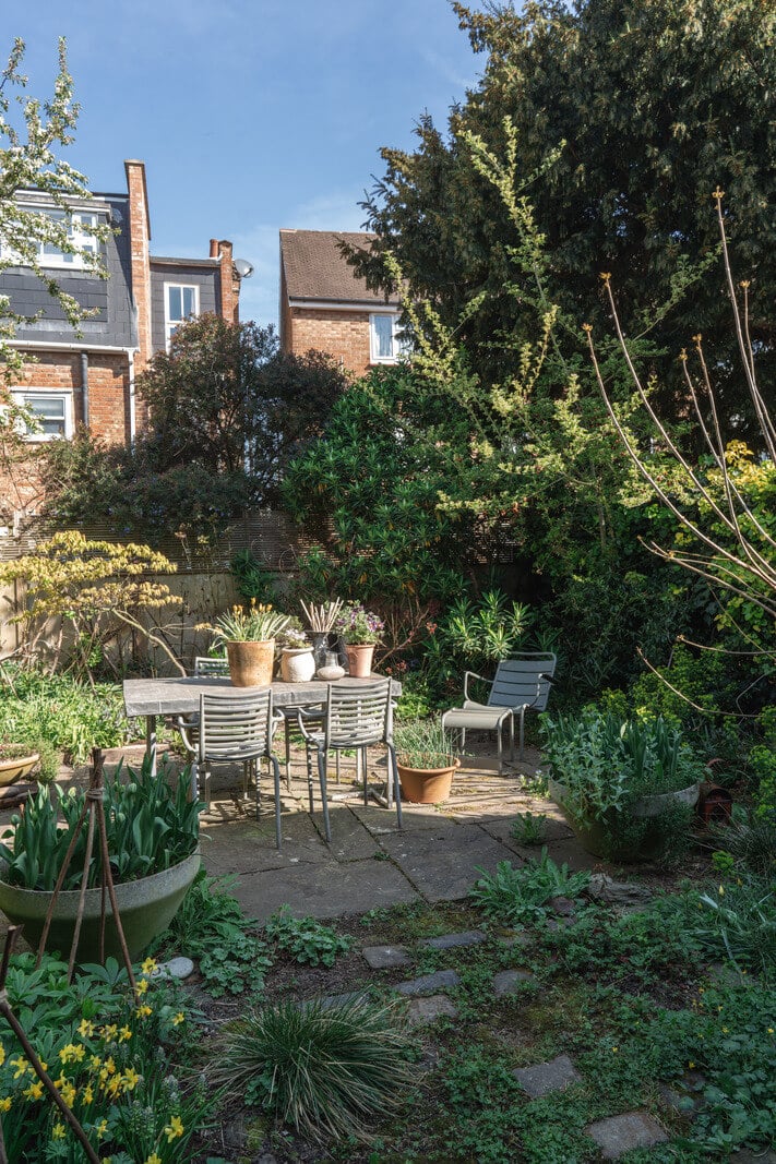 An Edwardian House with Muted Tones, Natural Materials, and a Landscaped Garden 14 green garden