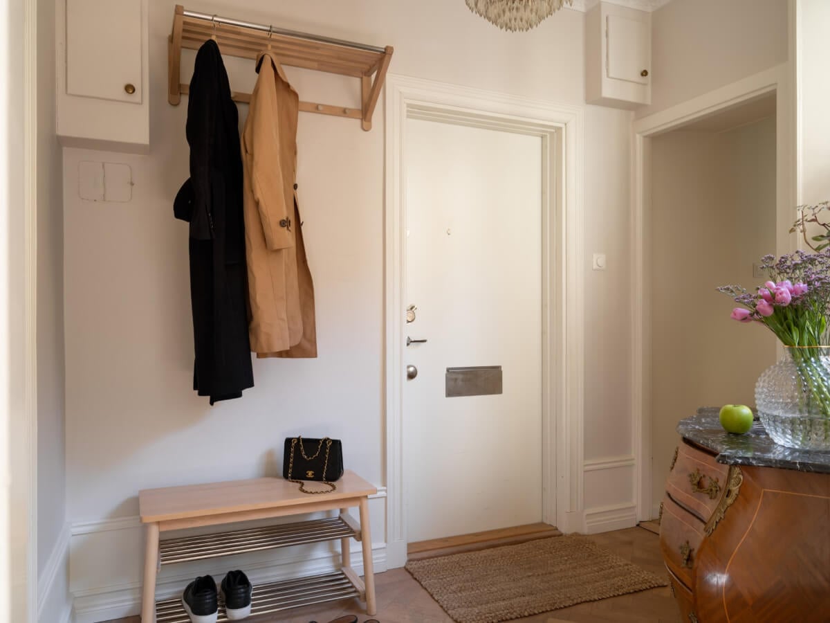 A Small Apartment with Green Color Accents and a Cozy Patio Terrace 26 hall 3 A Small Apartment with Green Color Accents and a Cozy Patio Terrace